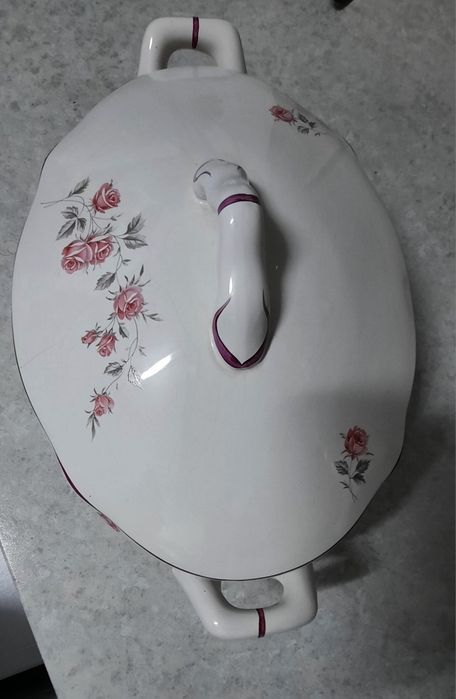 Terrina em porcelana antiga
