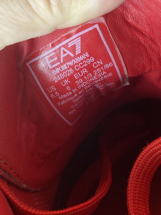 Emporio Armani стильні кросівки кроссовки классика 39.5 40р EA7