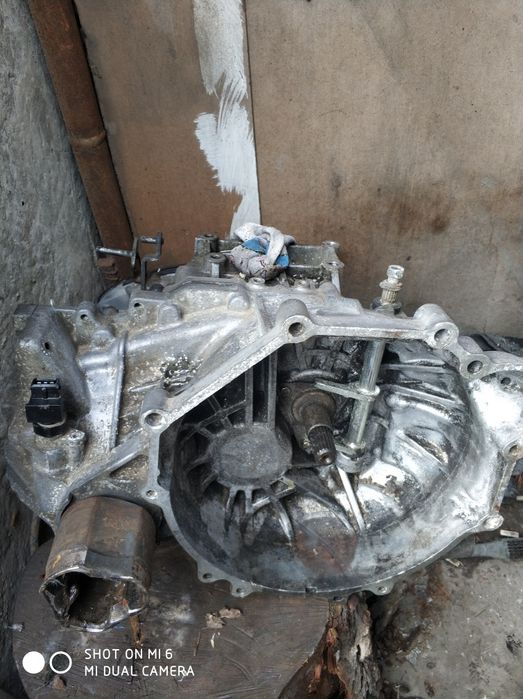 Коробка передач 5 ступенчатая на Хюндай Соната 2000 года.