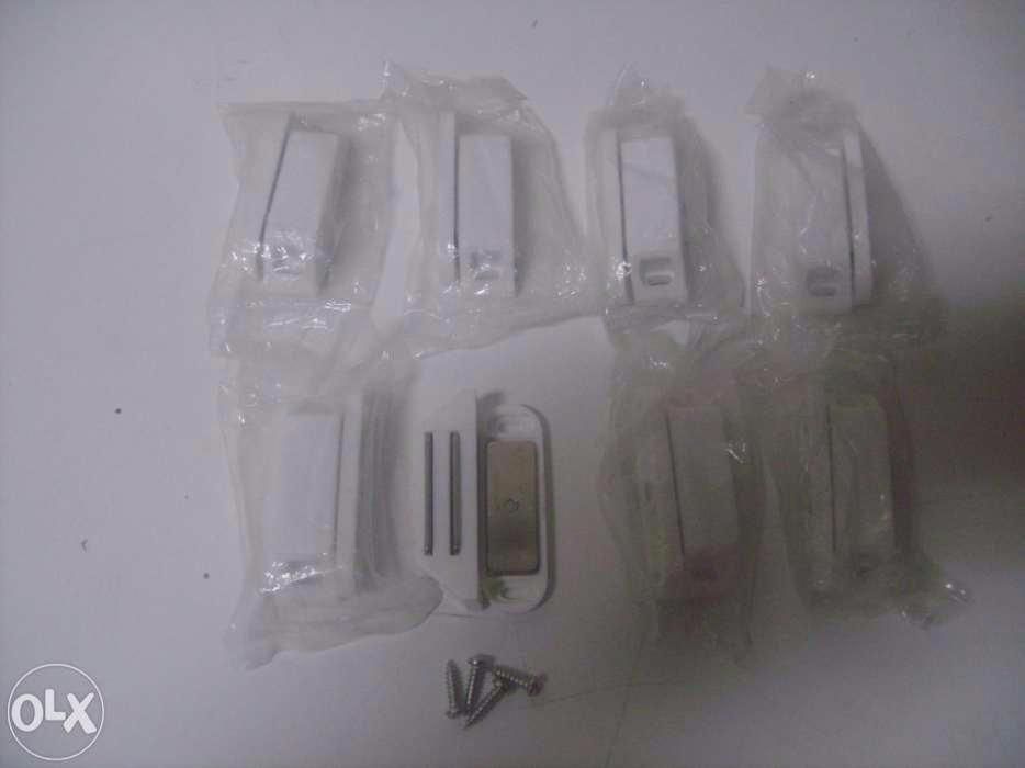 Fecho com Imens para portas de moveis