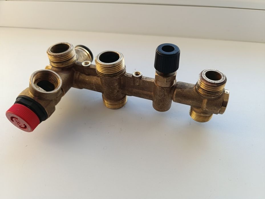 Гідравлічний вузол колекторний для газового котла.