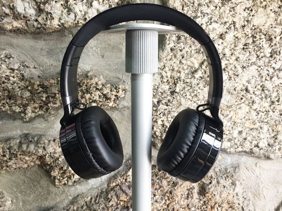 Foldable headphones with built-in microphone64740411911939122