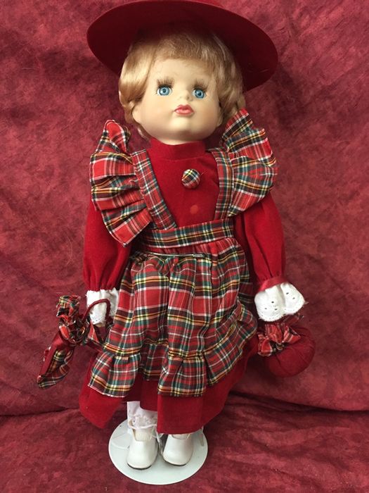 Boneca de porcelana antiga