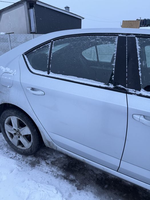 Двері Передні задні праві ліві Skoda A7 Шкода а7 La7w-8E8E