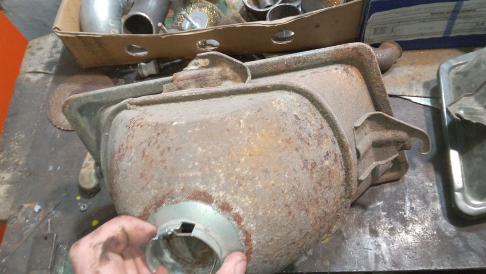 Фари чи то нісан чи форд