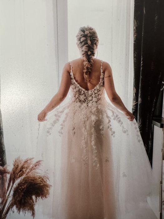 Suknia ślubna Agnes 38