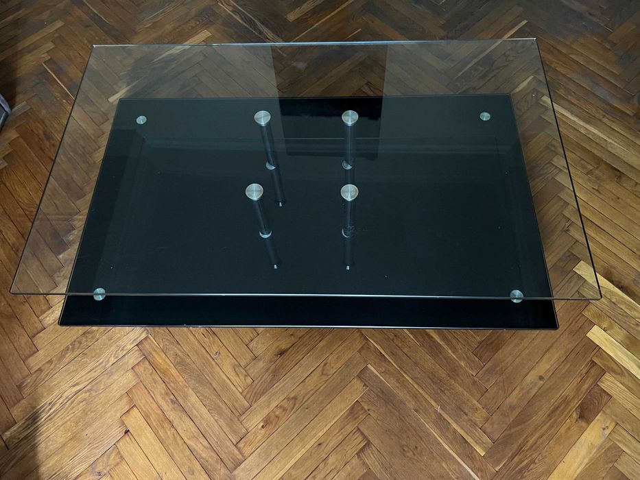 Журнальний стіл скляний