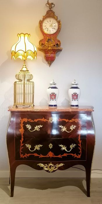 Cómoda clássica, estilo Luís XV. Pau-santo Espinheiro. Mármore. Bronze