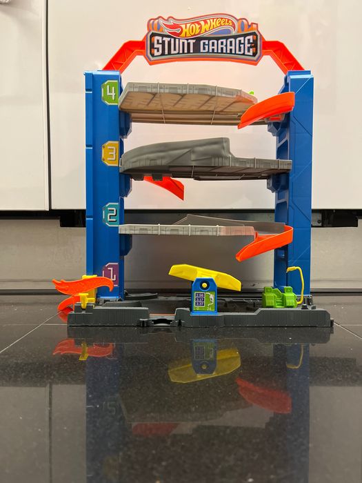 Stunt Garage Hot Wheels