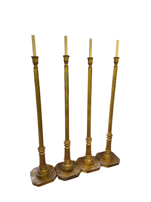 Candelabros dourados