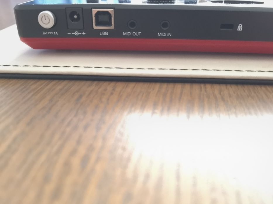 Akai MPD 226 – kontroler MIDI | Stan bardzo dobry | Kompletny zestaw