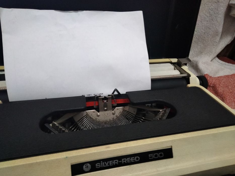 Máquina de escrever vintage Silver-Reed 500
