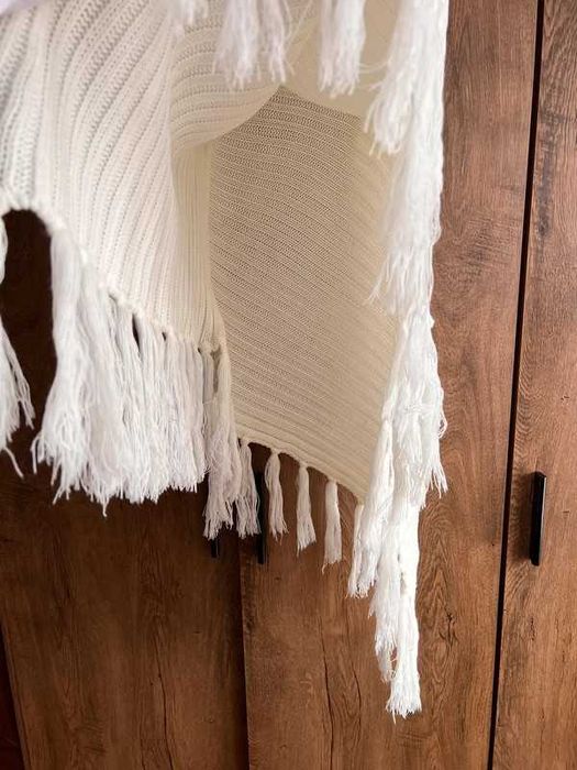 Piękne kimono śmietankowe frędzle stylowe ciepłe poncho białe