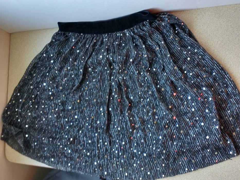 Piękna spódnica z błyszczącym tiulem w gumkę Sinsay na 134