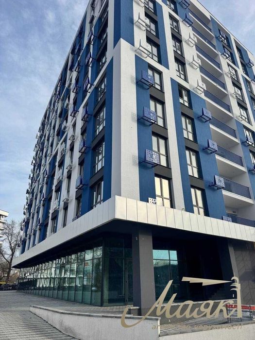 Продаж фасадного приміщення (200м2) в ЖК "Рівʼєра", м. Славутич
