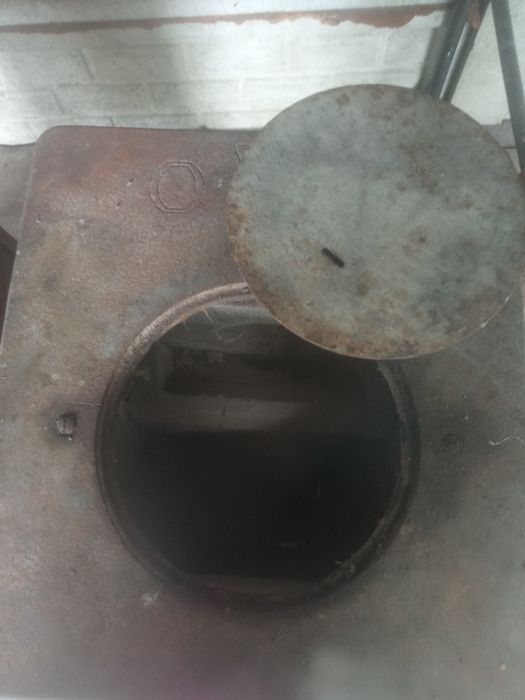 Piec żeliwny wolnostojący