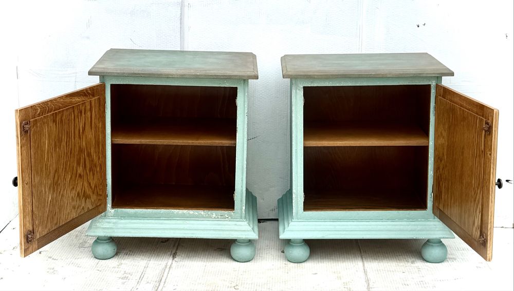 Para wyjątkowych szafek nocnych w stylu vintage / shabby chic rustykalne