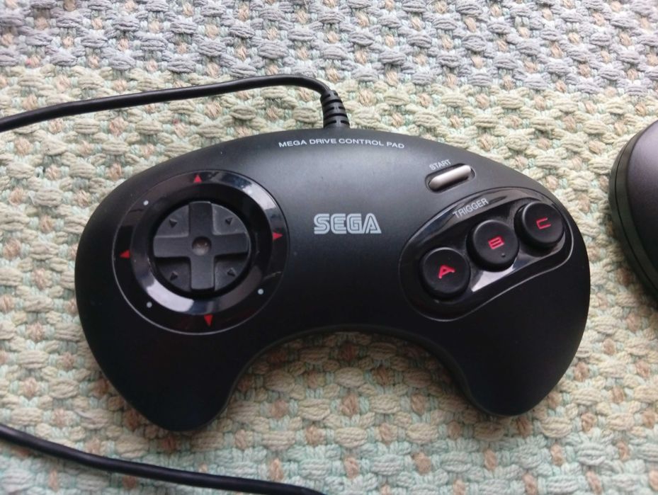Consola Mega Drive com 2 comandos e 48 jogos