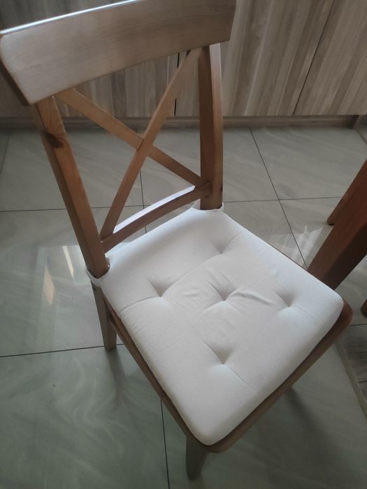 Rozkłady stół + sześć krzeseł