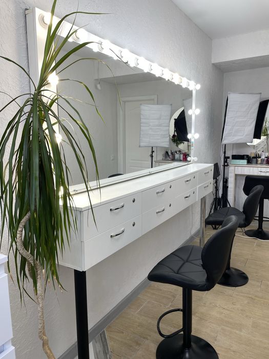 Продаю стіл/дзеркало/стільчики для візажу