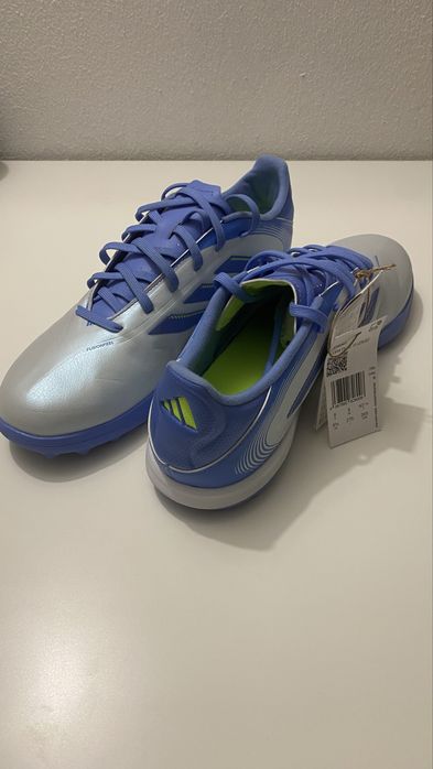 Chuteiras Adidas Copa Pure - piso sintético