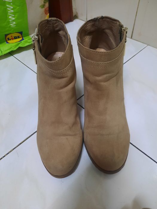 Botins BERSHKA creme