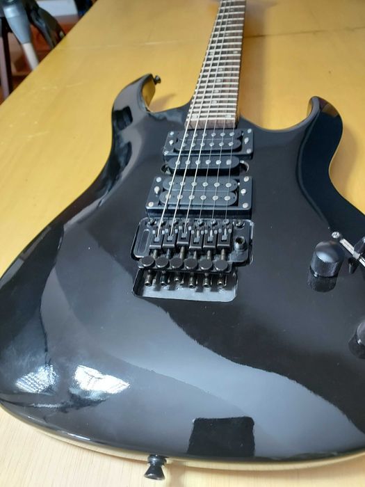 Guitarra eletrica tipo Jackson/Ibanez com Floyd Rose