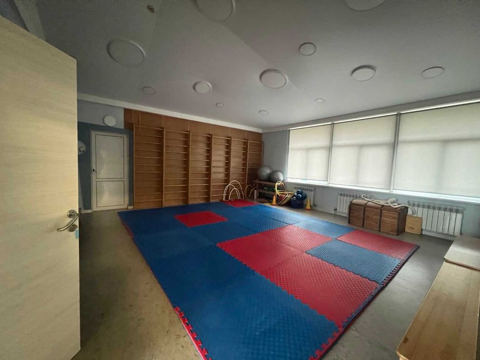 Сдам окрему будівлю з закриою теріторією. Шевченківський р-н