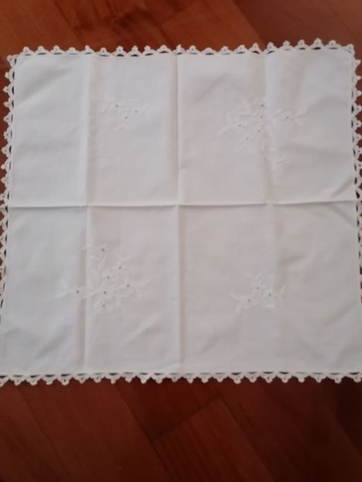 Panos de louça bordados a mão/ renda , desde