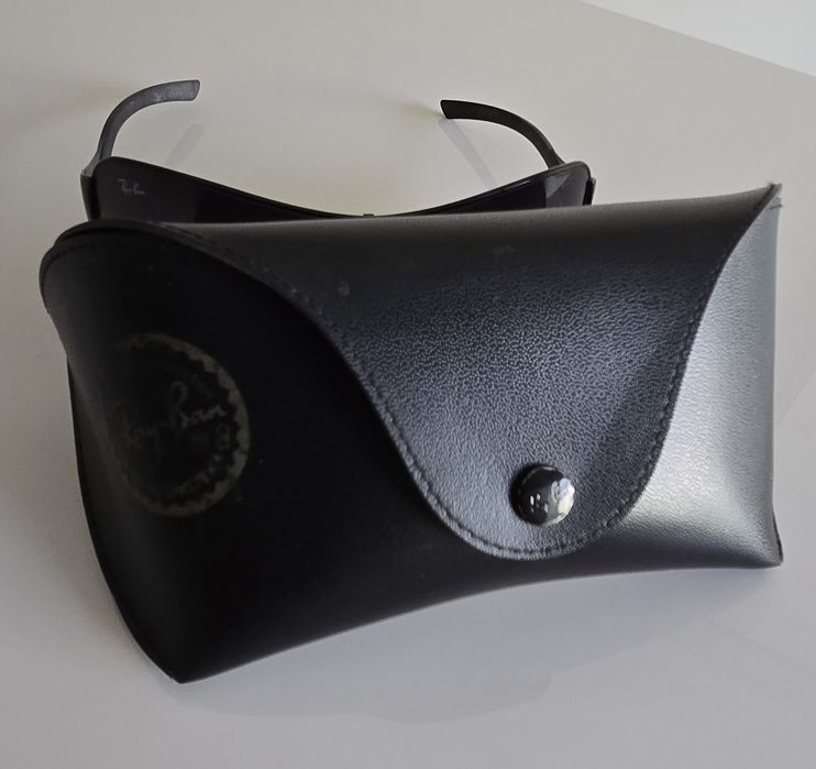 Óculos de sol Ray-Ban em ótimo estado.