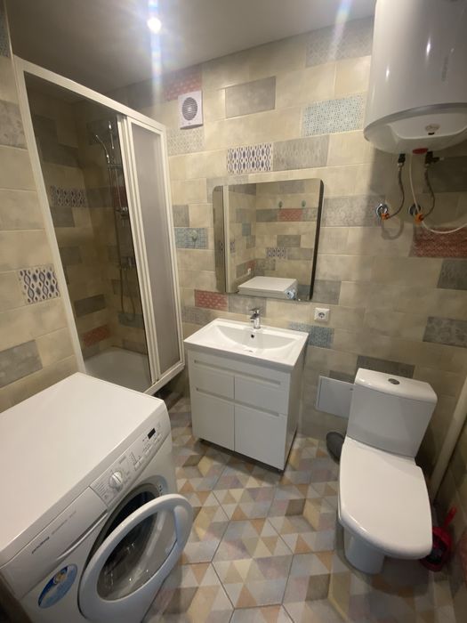 1 кім-на квартира з ремонтом біля центру .Тепла .