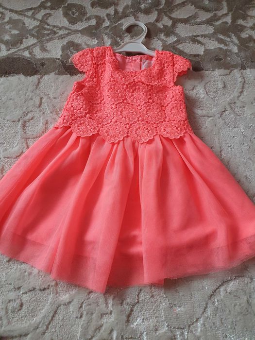 Нарядное фирменое платье одежда для девочки 9-12 месяцев