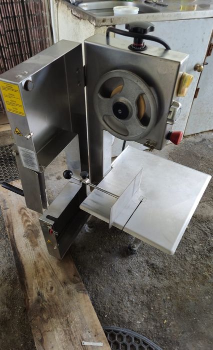 Máquina cortar peixe e balança