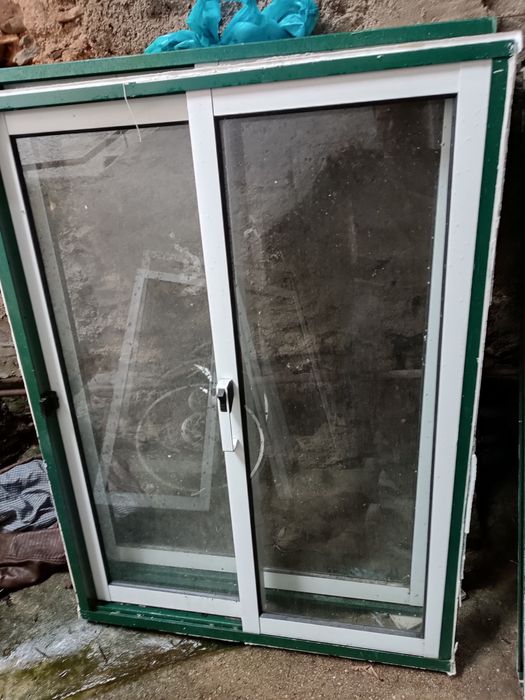 Vendo janelas e portadas o troco por algo de meu enterese