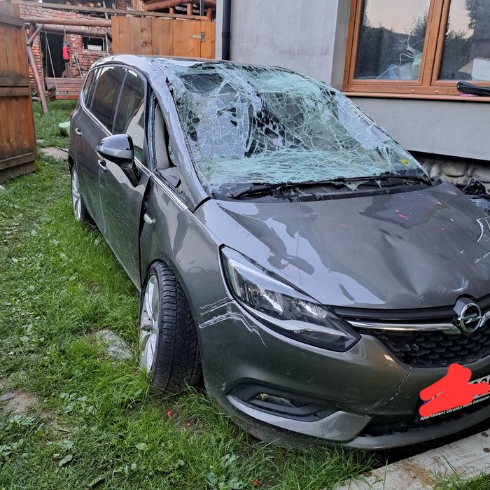 Opel Zafira Tourer  powypadkowy