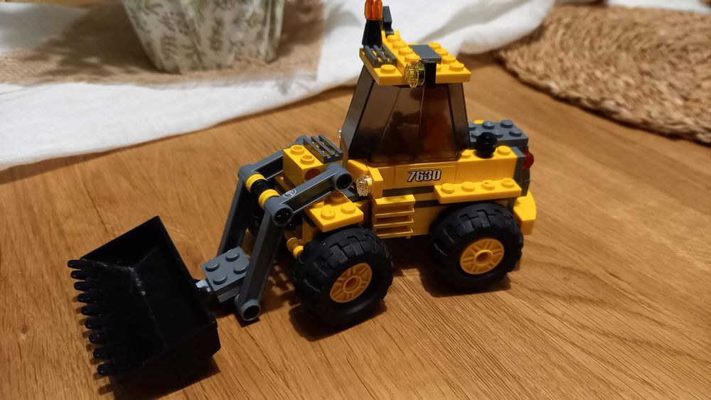 LEGO 7630 Ładowarka (City)