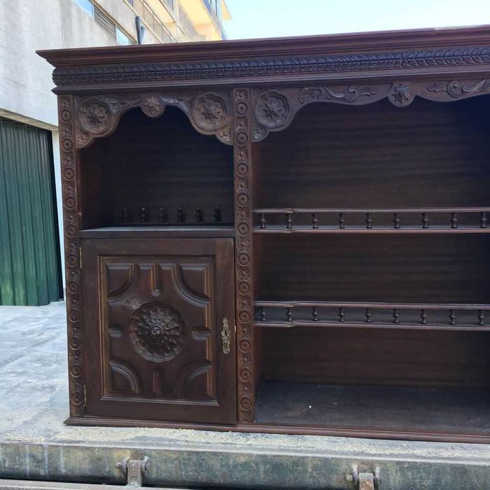 Móvel antigo castanho