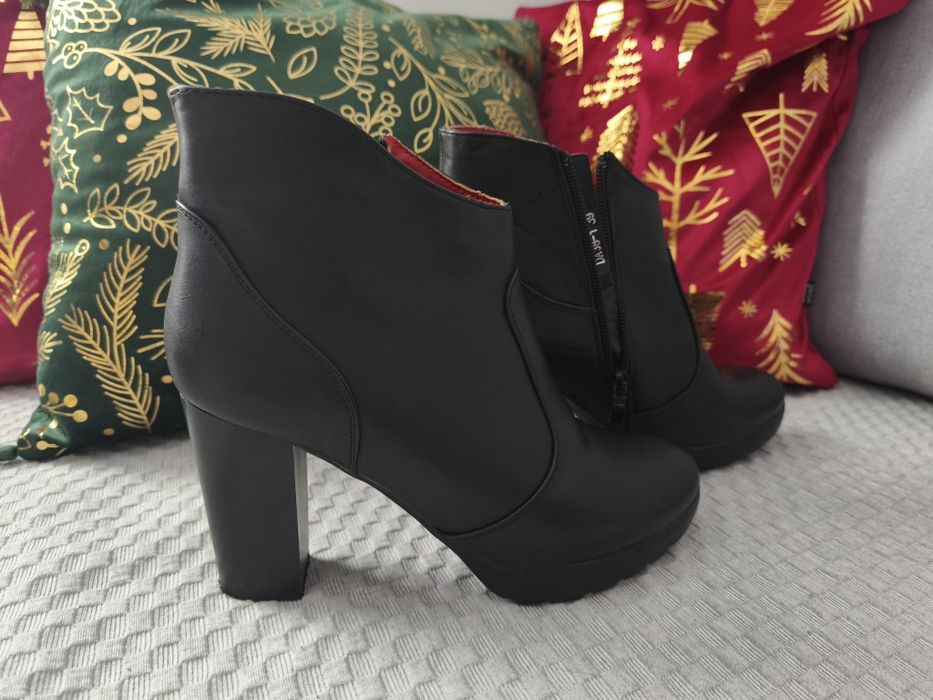 Botki czarne rozm. 39
