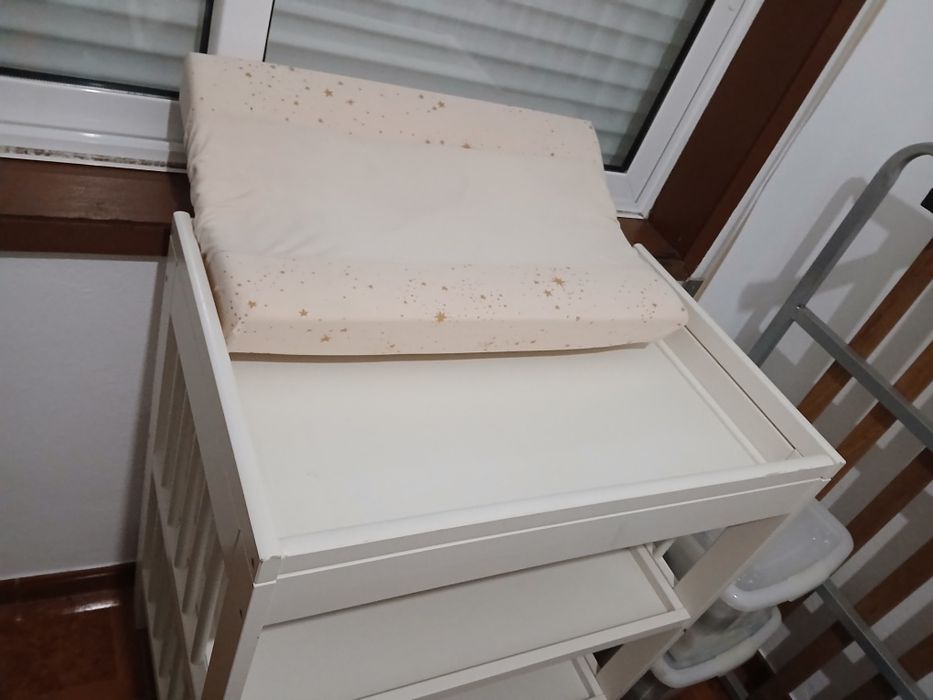 Muda fraldas madeira