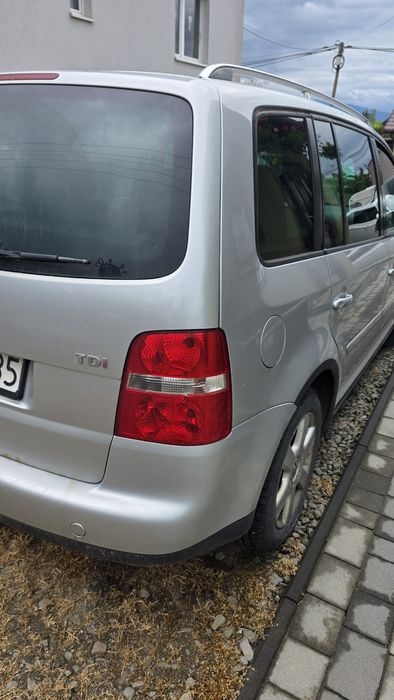 Volkswagen  Touran  przód części