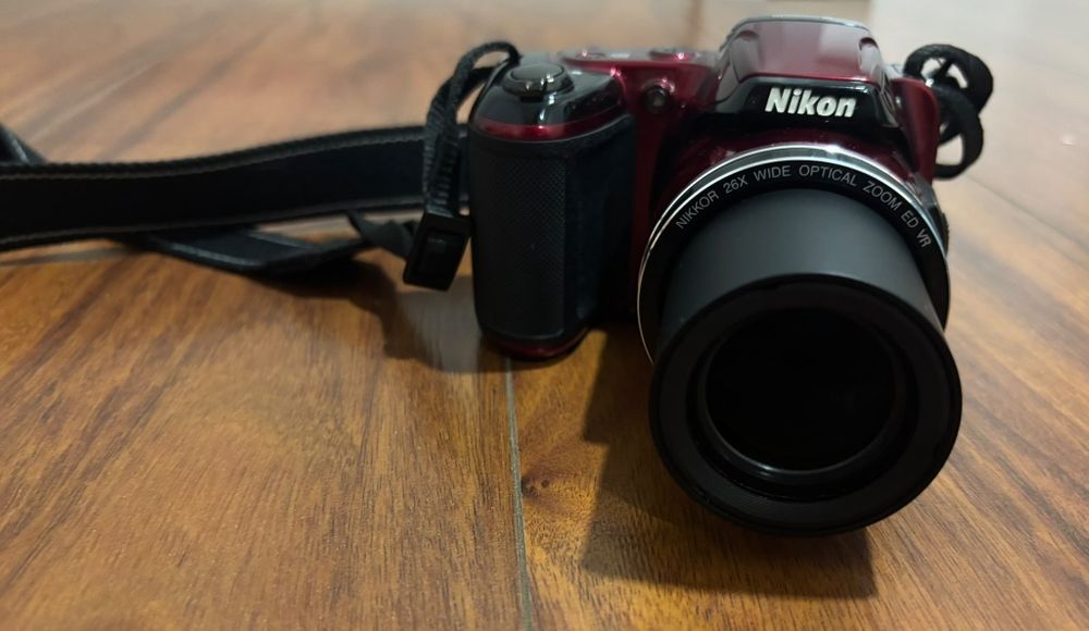 Câmara Nikon Coolpix L810 (Vermelha) + Bolsa Vanguard + Pilhas Recarregáveis (Excelente Estado)