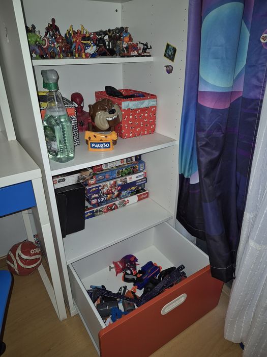 Estante infantil Ikea com gavetão