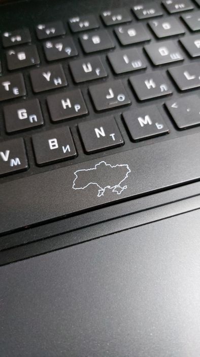 Гравіювання клавіатури ноутбука. Лазерная гравировка клавиатуры Киев ...