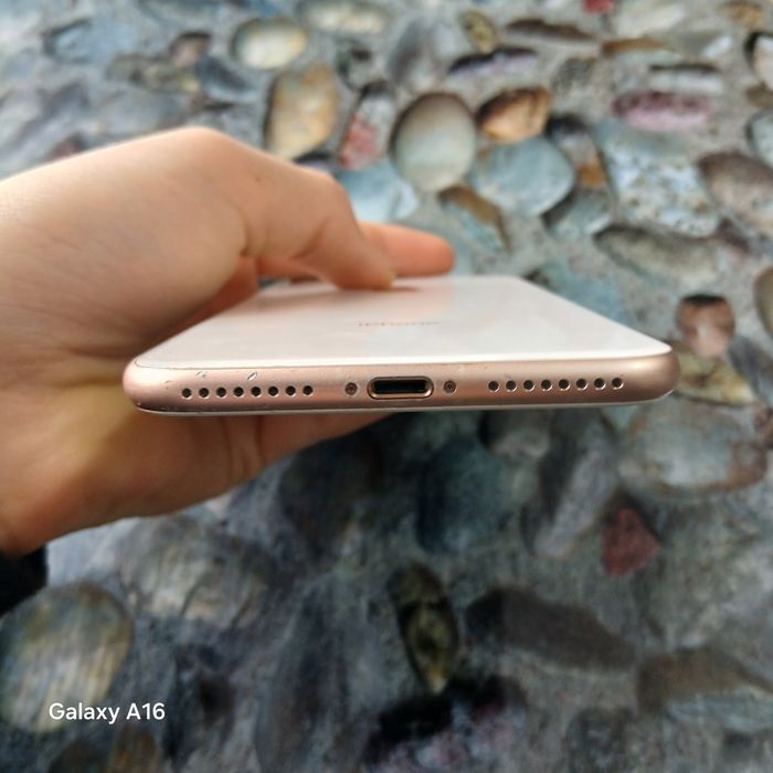 Айфон 8 в гарному стані