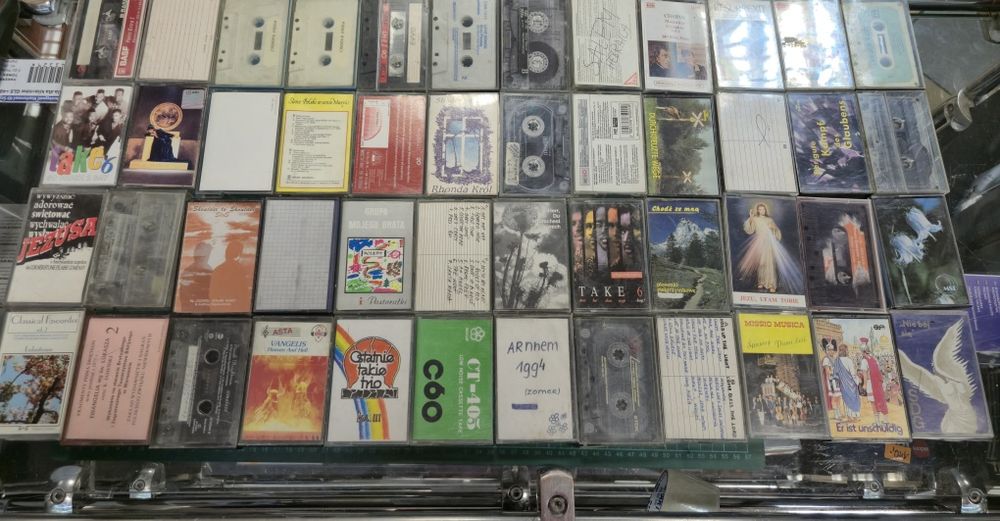 Kasety magnetofonowe 118 sztuk + stojak