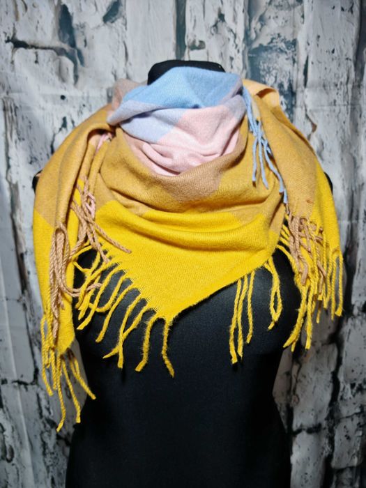 Piękna, duża chusta w wielu kolorach. Piękna duża chusta