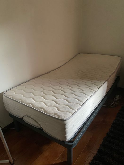 Cama articulada em bom estado