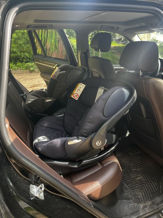 Автокрісло (переноска) Cybex Cloud Q з базою Isofix