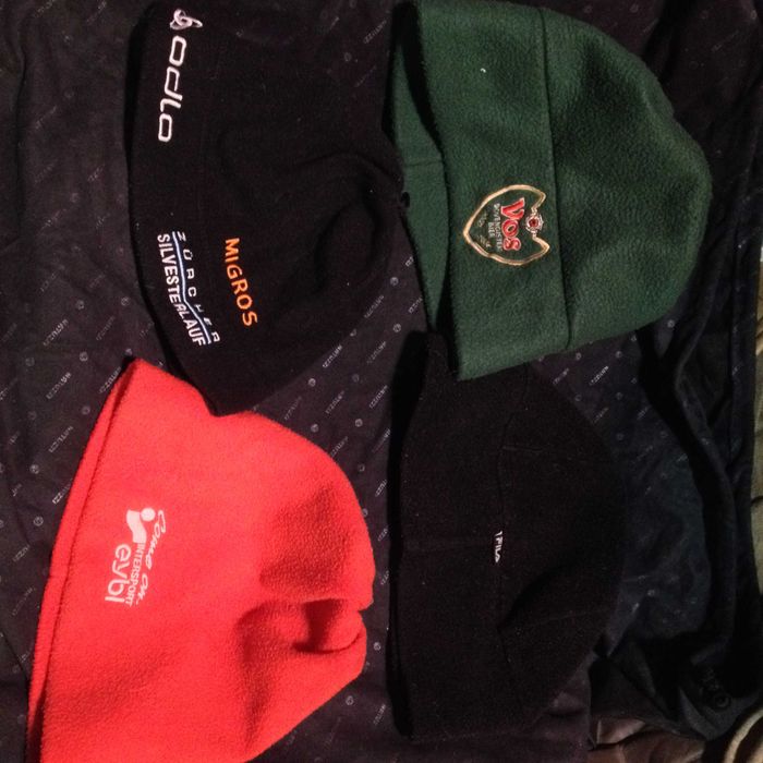 Продам шапки Odlo Salomon