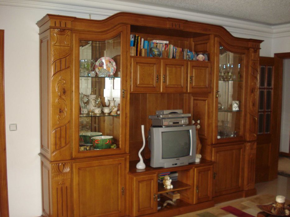 Movel de sala, em carvalho macico,  com bar /garrafeira